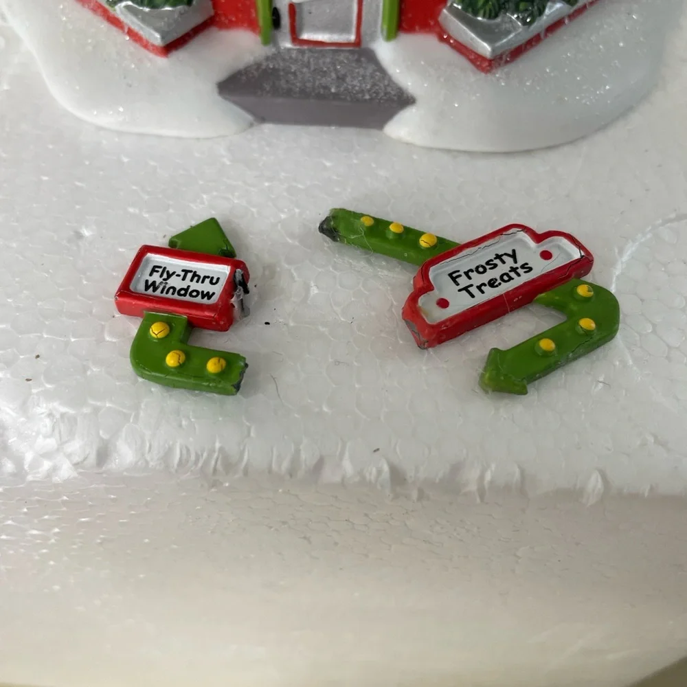 D56 Red's Elf Land Diner North Pole‎